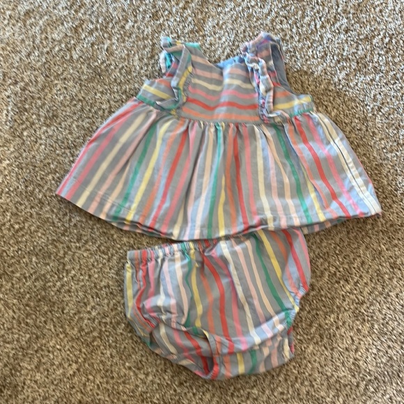 2 Baby Gap Outfits 3-6 Months/6-12 Months - Picture 3 of 4